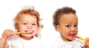 2 babies brushing teeth